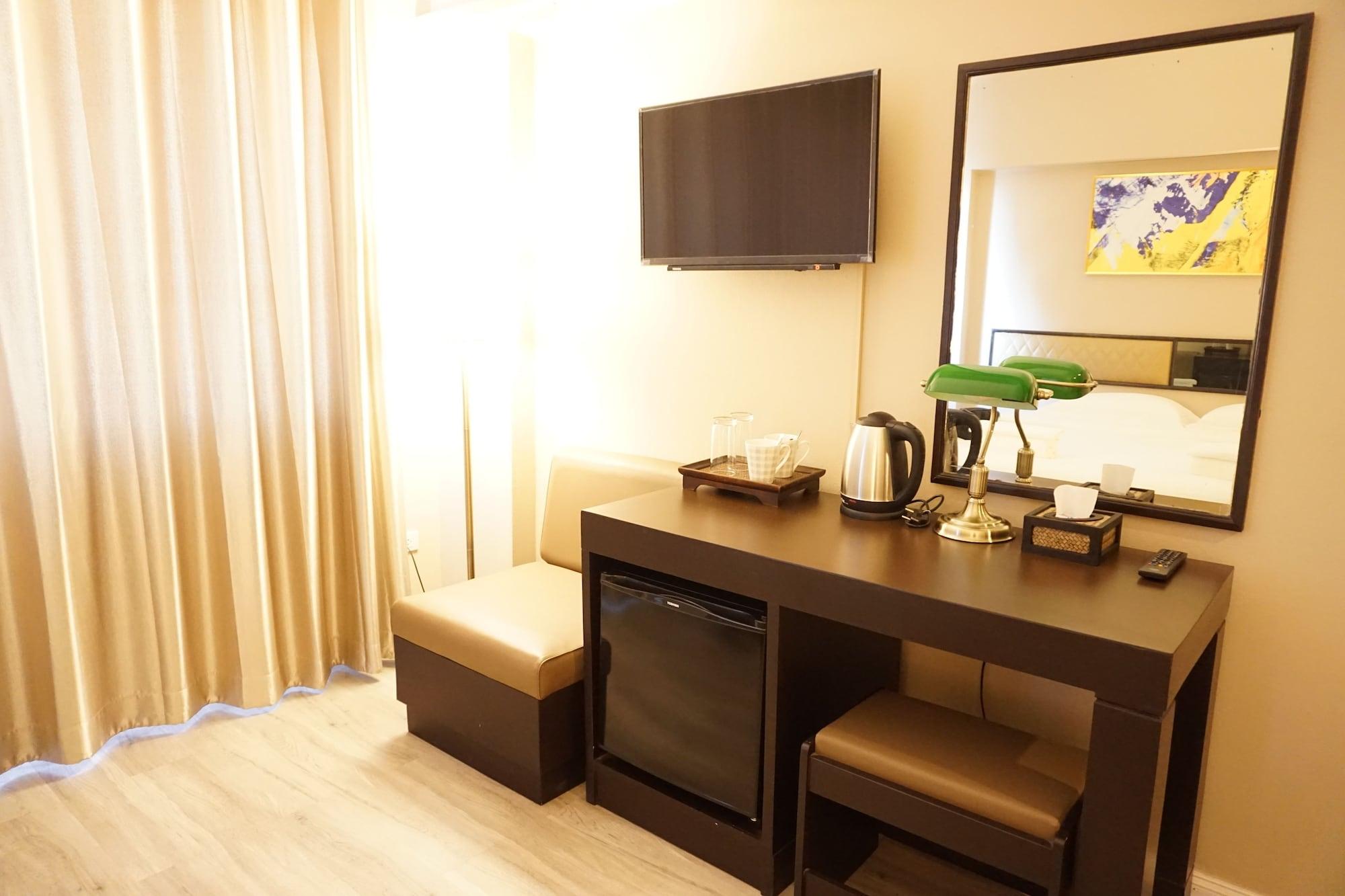 Taris Art Hotel Phrae Exterior photo