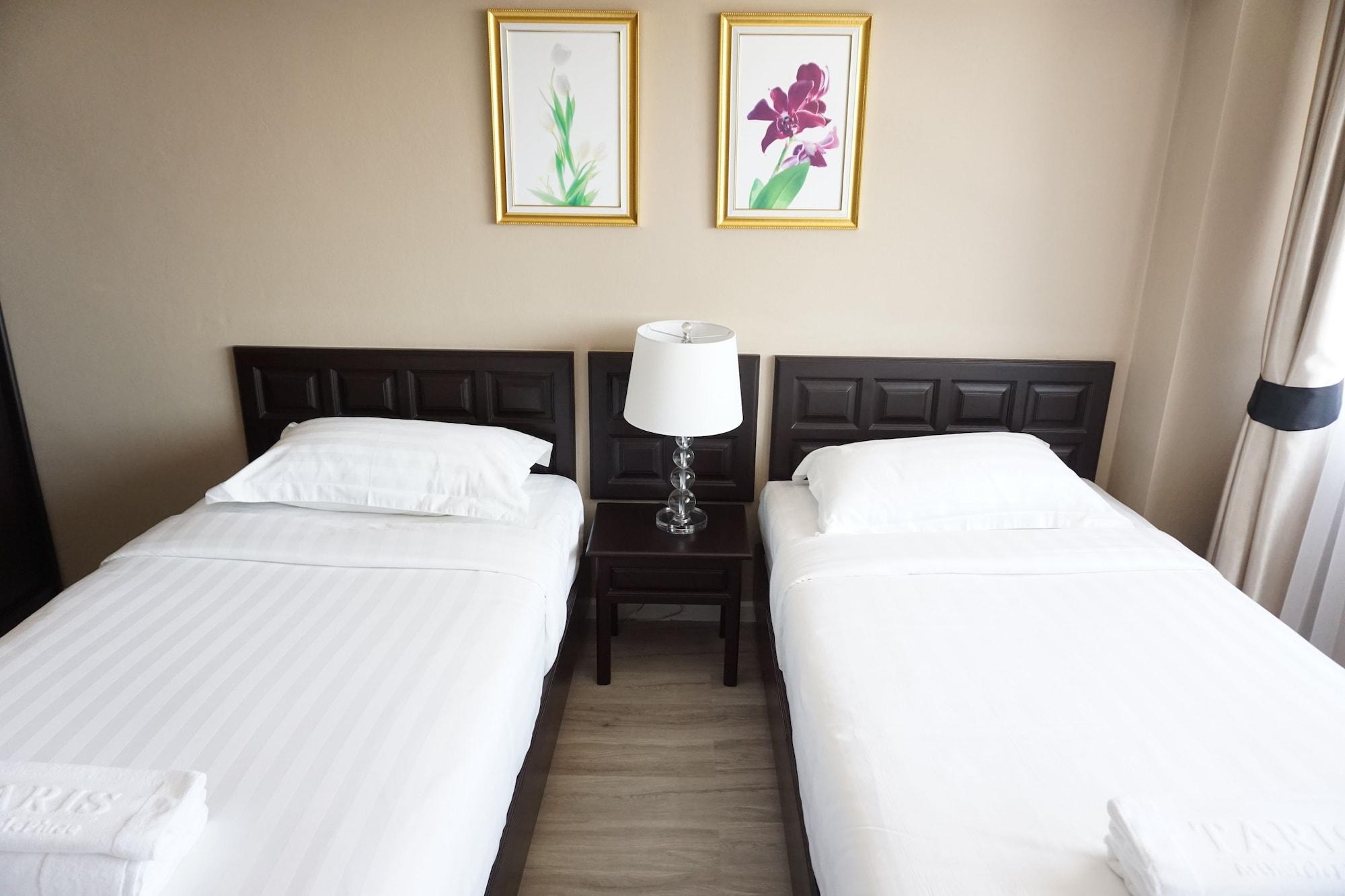 Taris Art Hotel Phrae Exterior photo