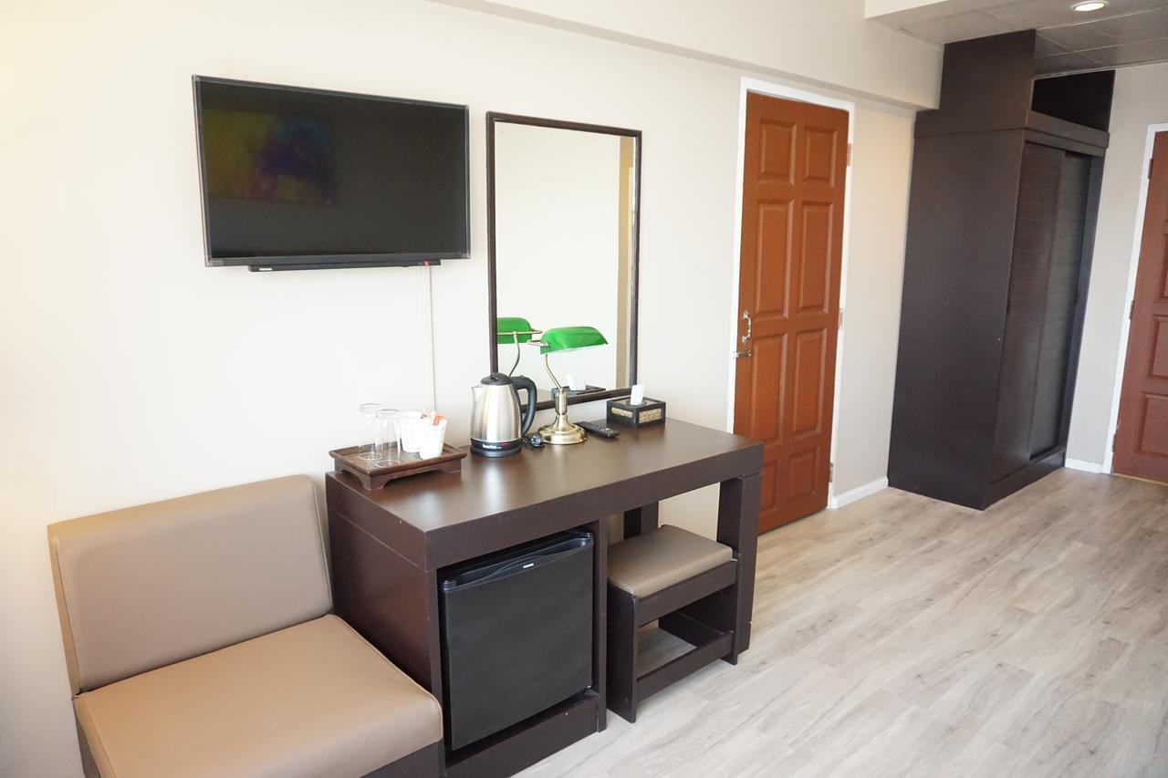 Taris Art Hotel Phrae Exterior photo