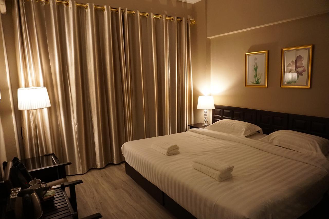 Taris Art Hotel Phrae Exterior photo