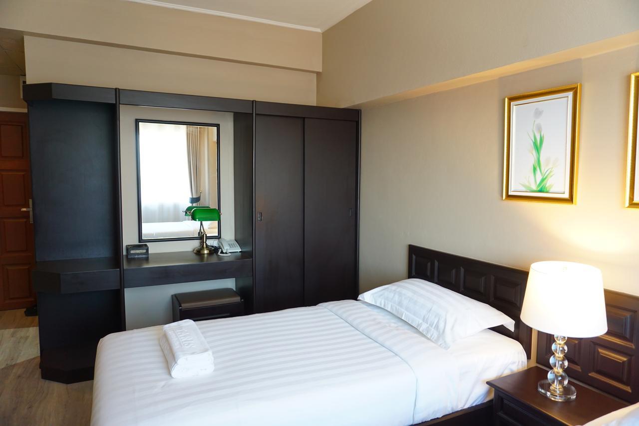 Taris Art Hotel Phrae Exterior photo