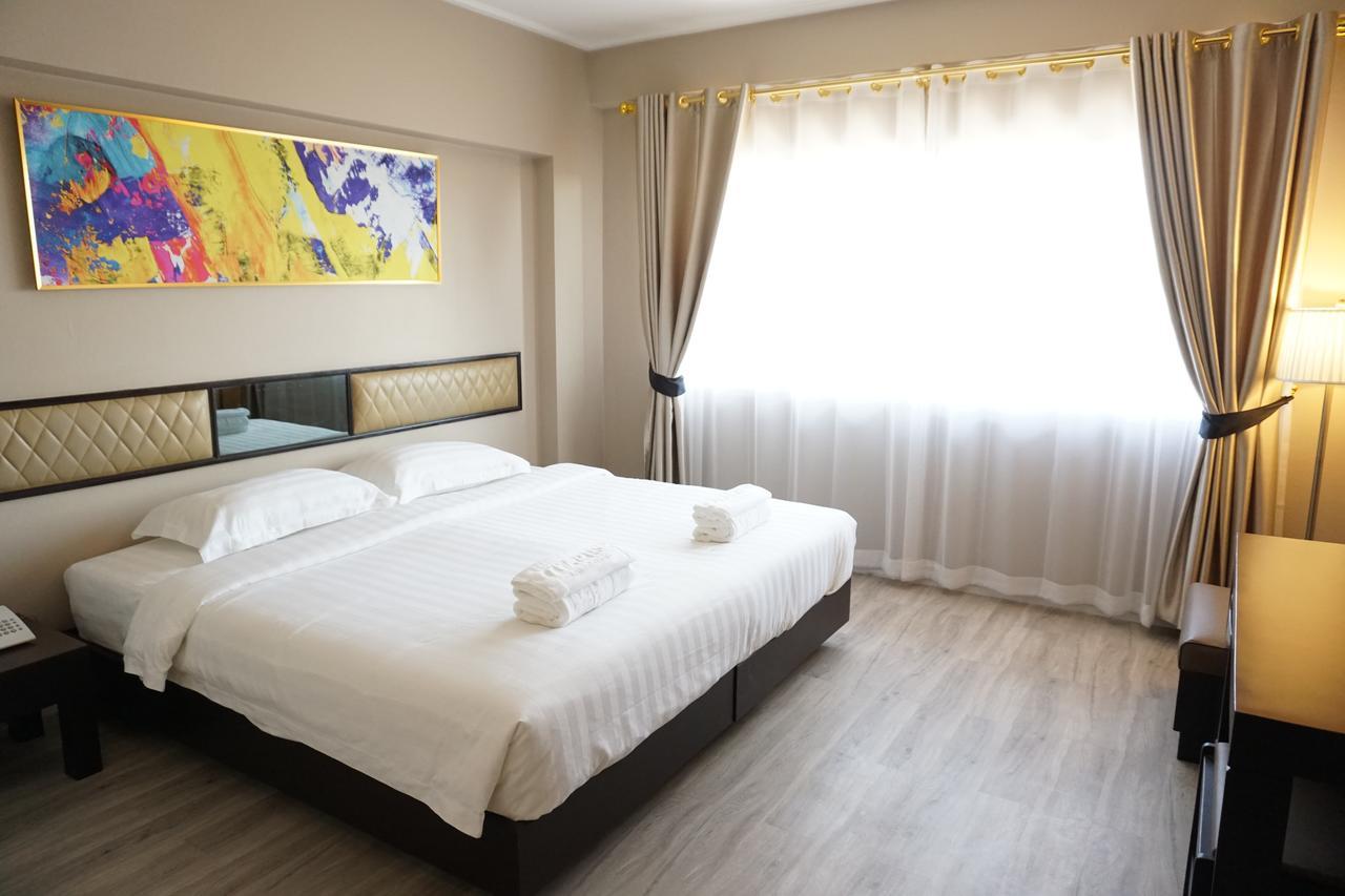 Taris Art Hotel Phrae Exterior photo